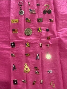 Huge bundle of military/ patriotic themed pins/ buttons / memorabilia